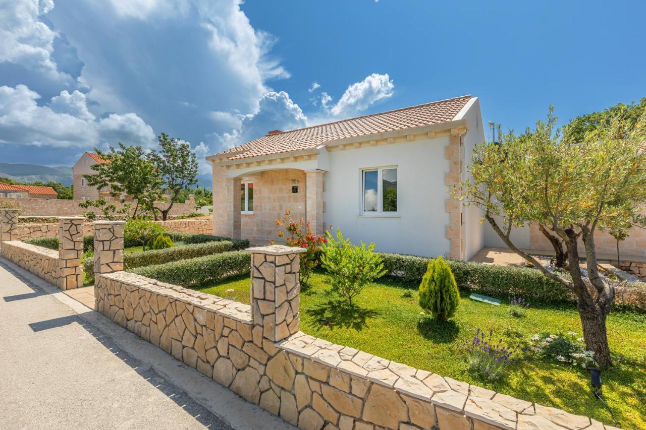 Apartment Holiday Home Doma, Cilipi Near Dubrovnik Eksteriør bilde