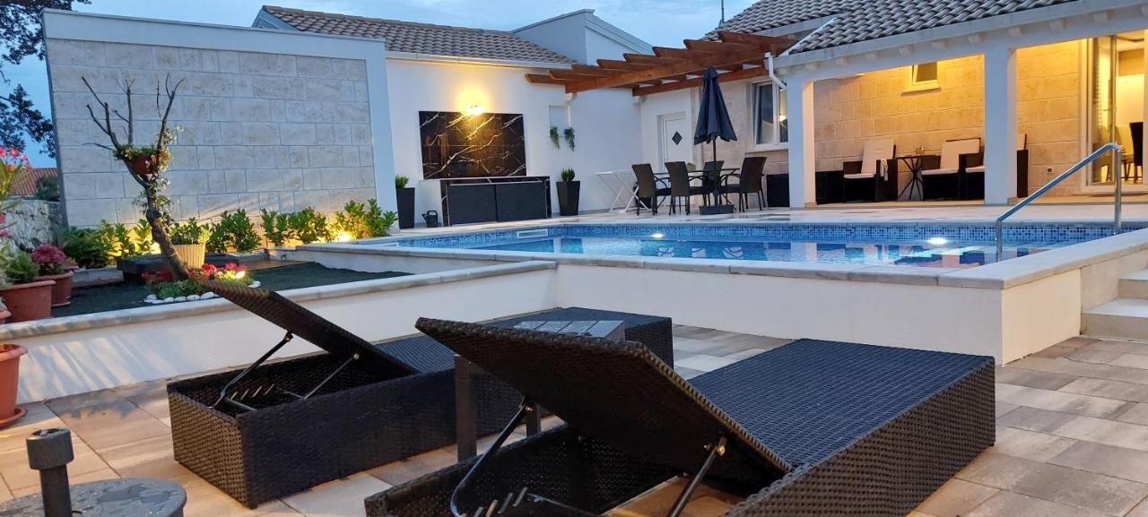 Apartment Holiday Home Doma, Cilipi Near Dubrovnik Eksteriør bilde